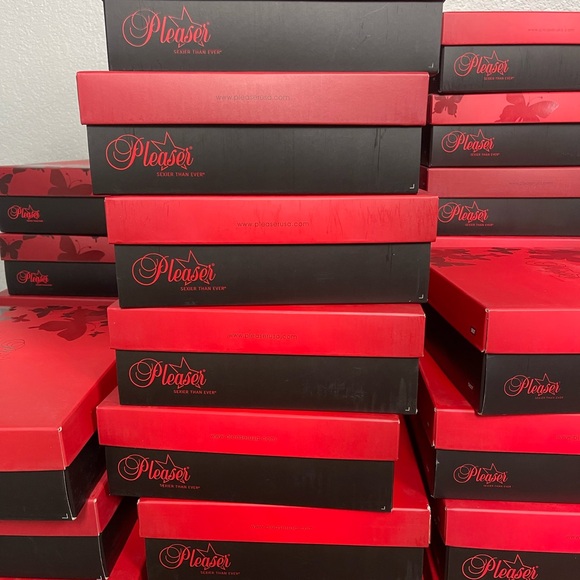 Elegant Black Platform Heels - Picture 4 of 4